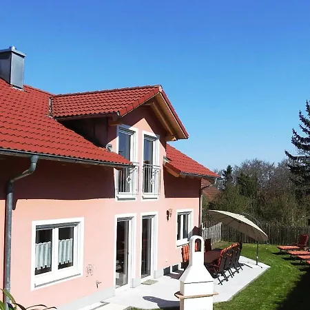 Ferienhaus Am Waldrand 度假居 贝兴