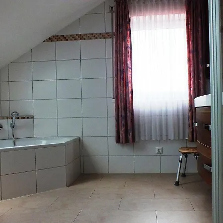 Ferienhaus Am Waldrand 贝兴