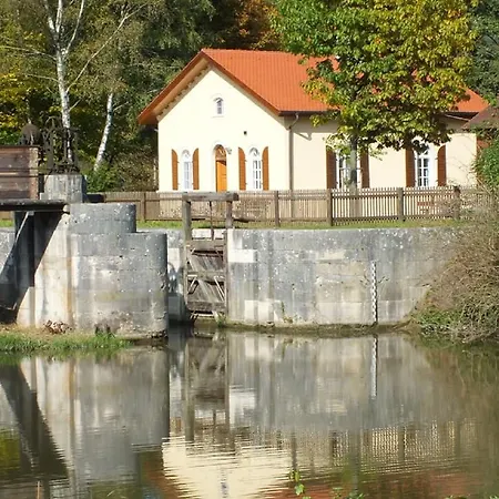 度假居 Ferienhaus Am Waldrand 贝兴